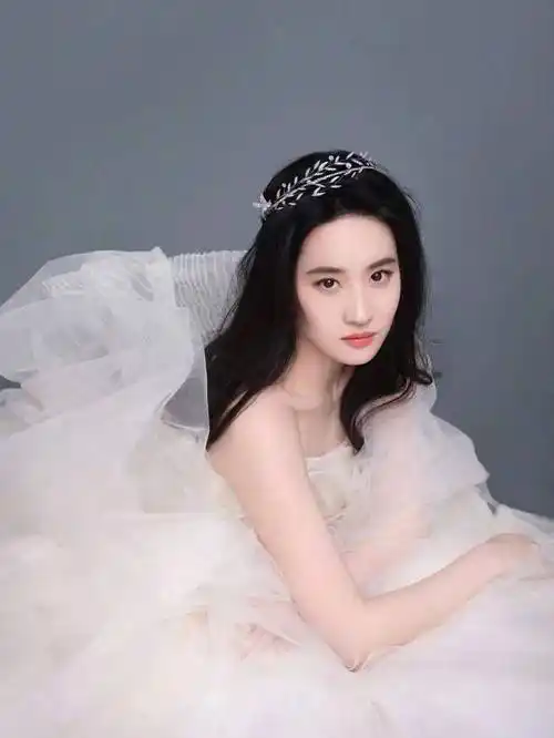 杨迪谢娜塑料友谊?刘亦菲撕饼能力强?