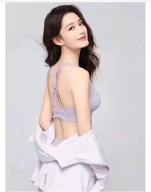 影视女星李沁写真清新明丽公主气质