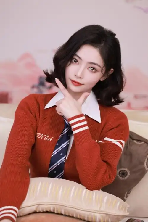 许佳琪超话02@许佳琪kiki#许佳琪和平精英直播#吃鸡目标达成