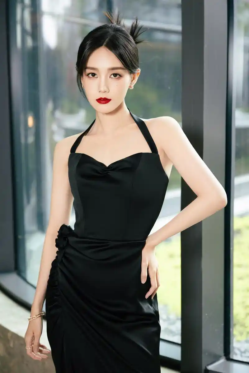 90后女演员李一桐