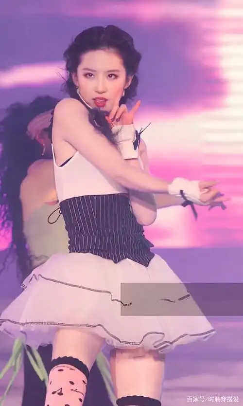 刘亦菲女团造型释出,穿泡泡裙秀舞艺惊艳全场,颜值封神