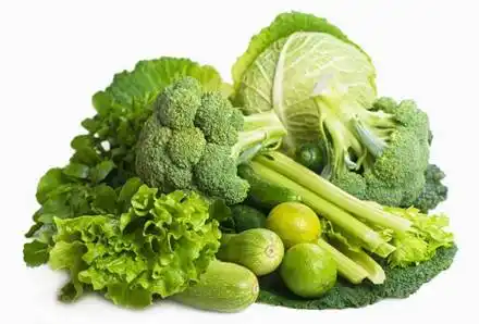 造成皮肤产生敏感痘痘;按照"绿色健康"的标准来安排日常饮食;多吃蔬果