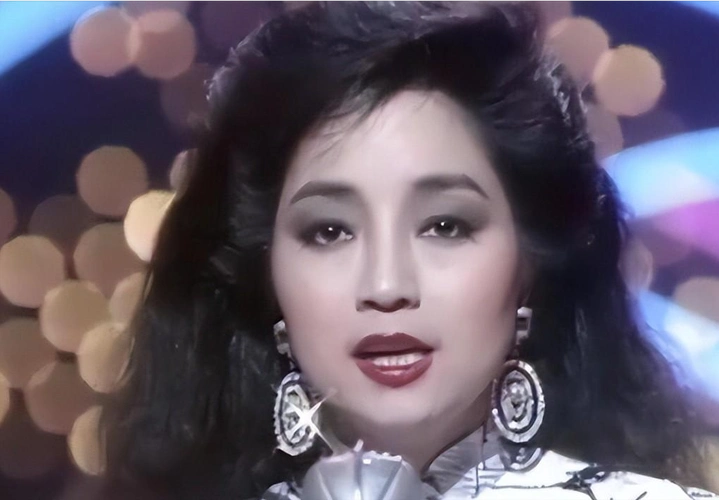 徐小凤:连开43场演唱会,春晚为她破例,如今75岁无夫无子