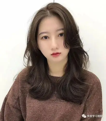 2020年人气烫发发型,很多人在烫!_长发