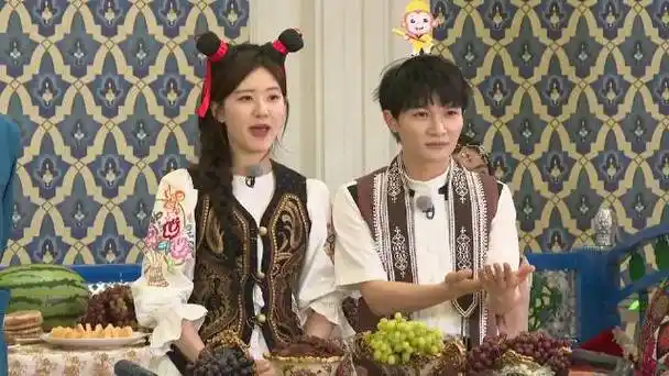 奔跑吧全员花式推荐吐鲁番的葡萄##周深赵露思推荐葡萄好像讲相声