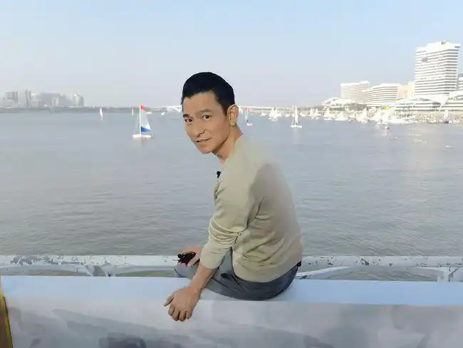 刘德华直播回答问题超有礼貌网友大赞难怪会红