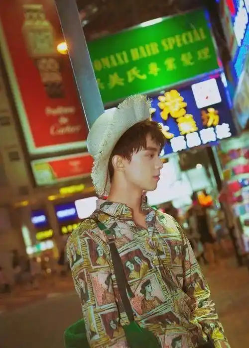 原创原创19岁的吴磊冷冽少年如此会穿不管是正装还是私服都能驾驭超