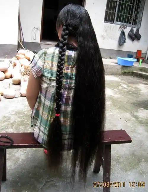 剪下农村小媳妇一米多长的粗黑辫子(5) 剪发_中国长发