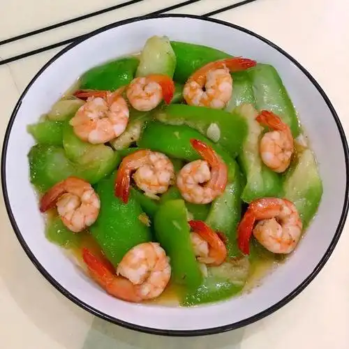 虾仁炒丝瓜,清新爽口,做法简单,一出锅就抢光了