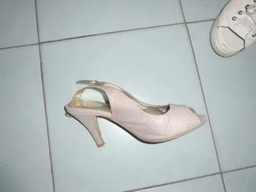 穿36码高跟鞋美女进 - 二手市场 - 淄博旮旯网 - powered by discuz!