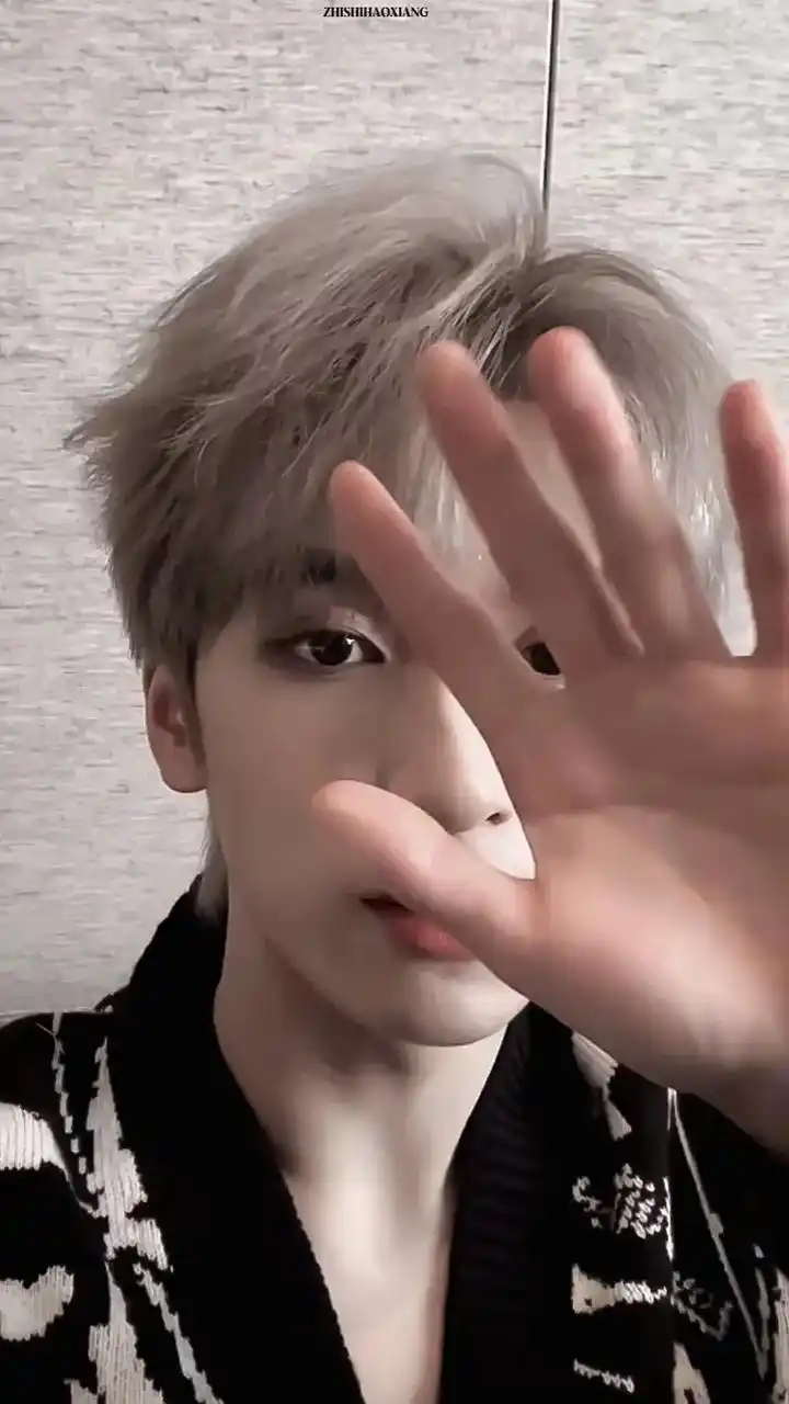 时代少年团刘耀文 #时代少年团严浩翔 #刘耀文小时候vs现 - 抖音