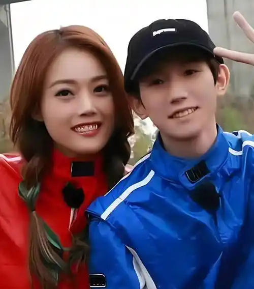 王俊凯与王源:偶像绯闻引发粉丝撕咬,追星之路何去何从?