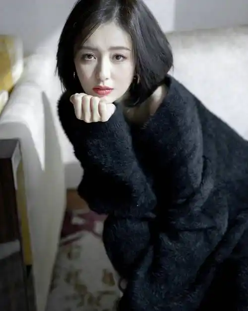 佟丽娅清冷感居家随拍写真!_气质_显得_美女