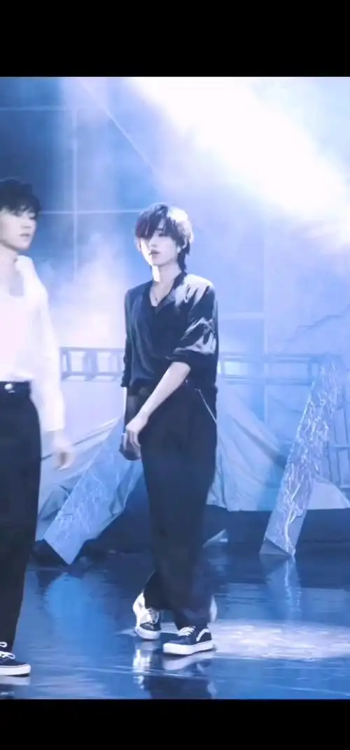 splendid_song关注打开新页热度(126)推荐宋亚轩益起发光短视频92