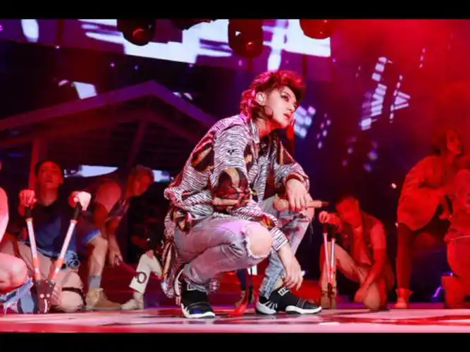 黄子韬跳舞图片1