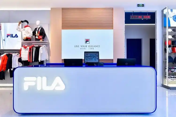 星光闪耀鹭城fila全新品牌中心店亮翅
