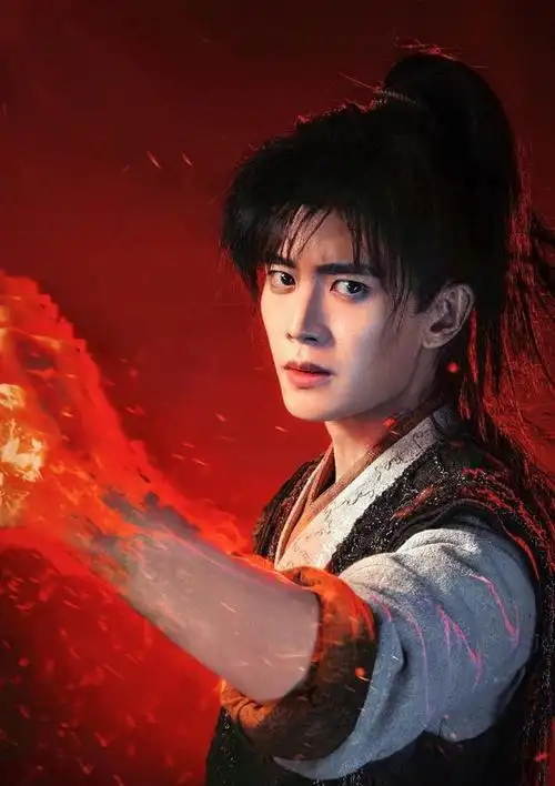 240218任嘉伦在烈焰之武庚纪中再现英姿粉丝热情支持不减