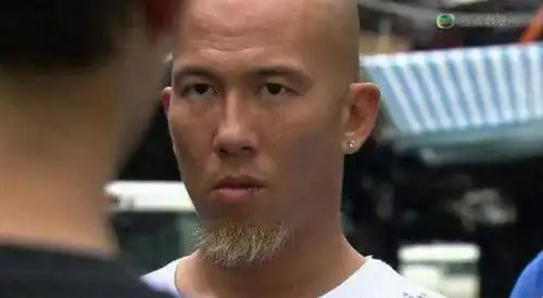 记住这颗光头,记住这副墨镜!