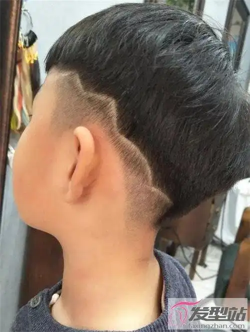 清爽时尚太有型,妈妈们快快收藏,简易的男宝宝剃头发型图片男宝短头发