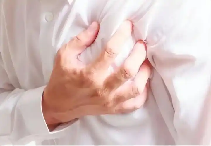 胸口突然"刺痛"几秒,是心脏病吗?