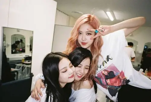 blackpink jennie 金智妮 jisoo 金智秀 rose 朴彩英