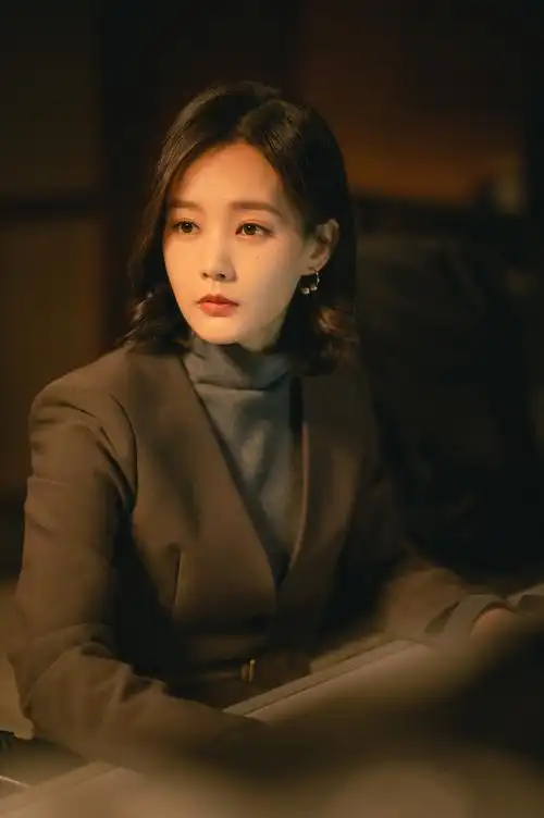 短发孟钰上线@李一桐 看孟主任现场指导工作,今晚19:30cctv电视剧 爱