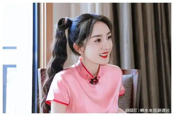 杨幂这套粉色旗袍,真的太赞了