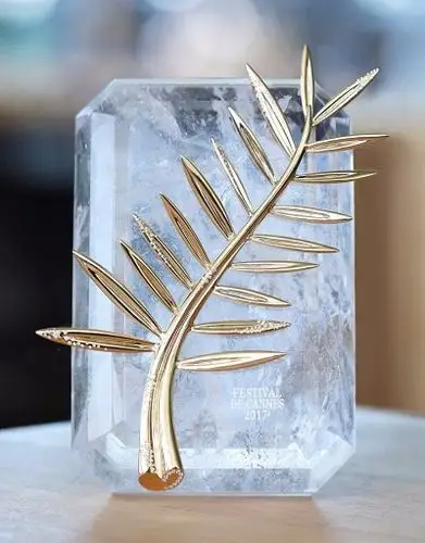 『珠宝』chopard 公布第70届戛纳电影节金棕榈奖杯:镶钻的棕榈叶 | id