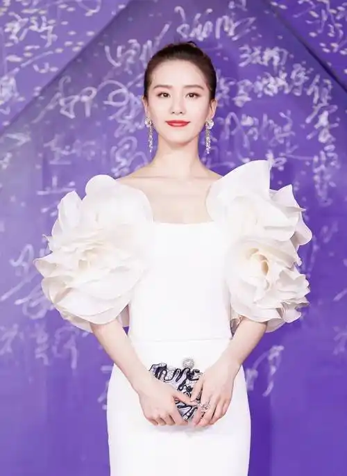 刘诗诗产后体重90斤,曾透漏保持身材秘诀,有四种食物坚决不碰_减肥