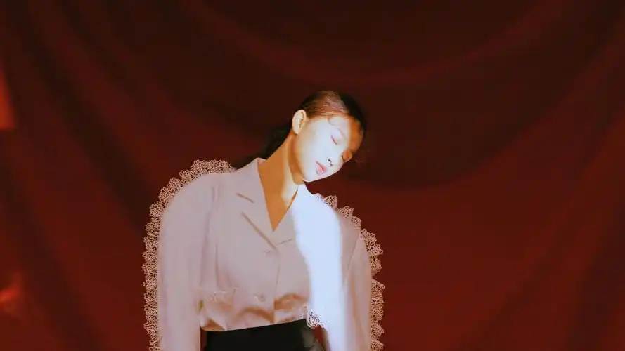 电脑壁纸 明星 大陆明星 油画野蛮少女虞书欣俏皮时尚清秀迷人写真