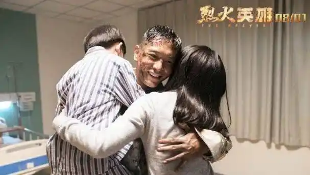 黄晓明杨紫演的角色原型,比电影更催泪!_火灾现场_丈夫_江立