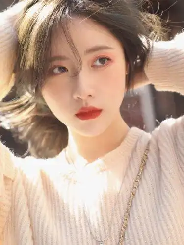 韩式浪漫卷发当下很多人都喜欢女生中长烫发 - 女生卷发 - 发型社