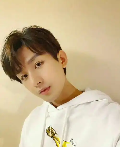 成毅怼脸侧颜照##成毅