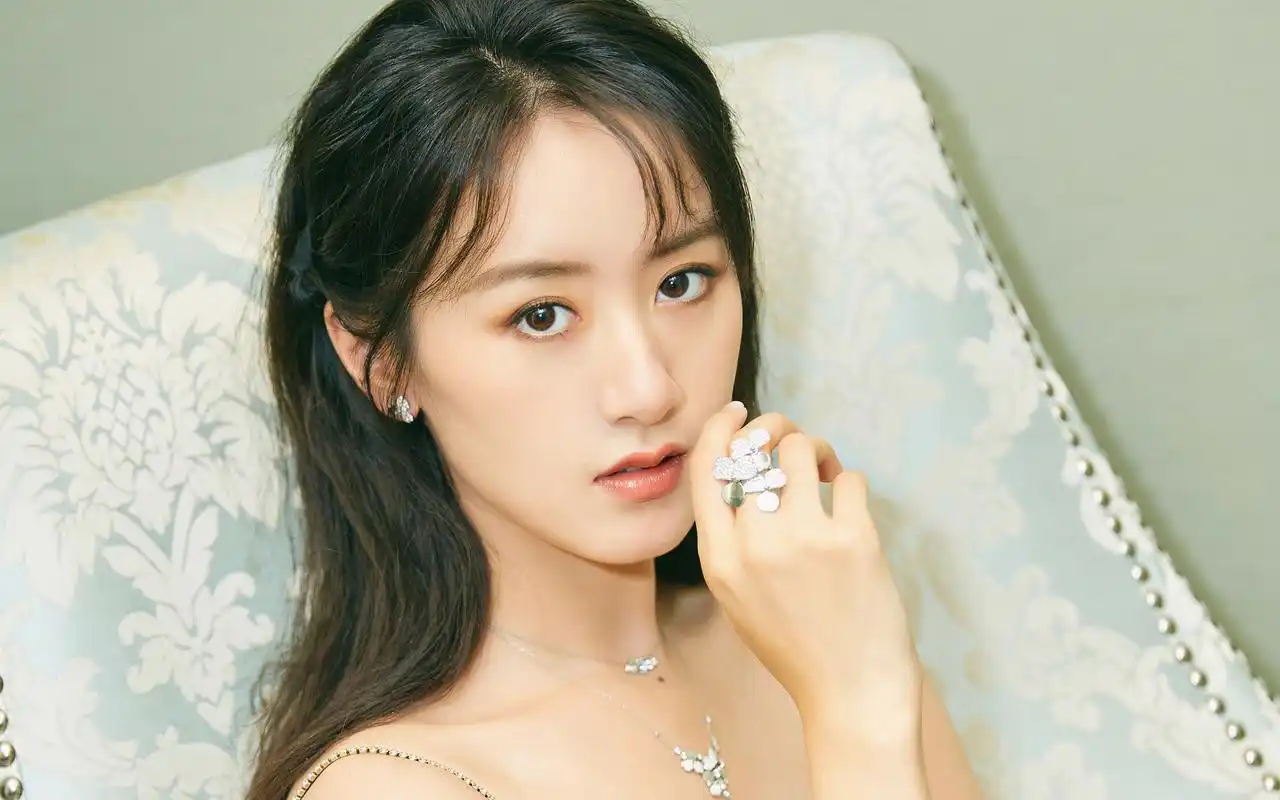 袁冰妍黑色吊带性感图片桌面壁纸