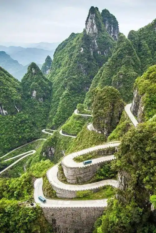 中国最美公路公路奇观还看天门山