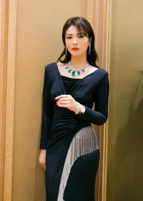 刘涛哪有一点状态不好的感觉?看她直播照片,气色好到像30岁