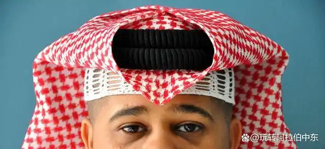 中东阿拉伯男人佩戴格子 白色头巾的原因是啥?|索布|头饰_网易订阅