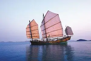 百岁古帆船3年来历尽沧桑 台风来临无处避(图)