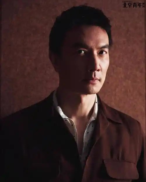 李泉伴着歌唱忘却喧哗