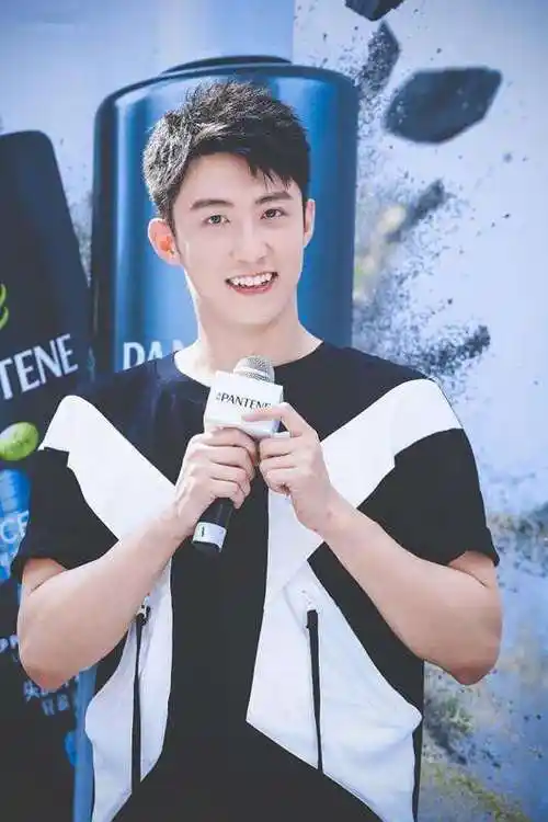 以前从来没看过黄景瑜演戏,也没关注过王丽坤.