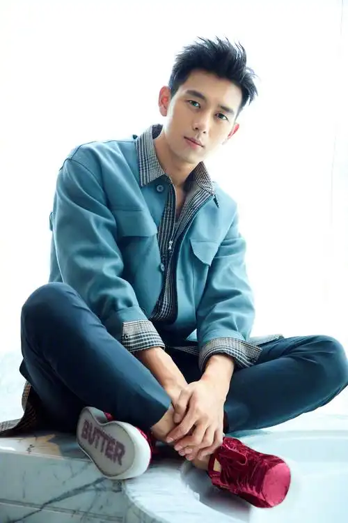 李现酷帅写真1920x1200分辨率查看