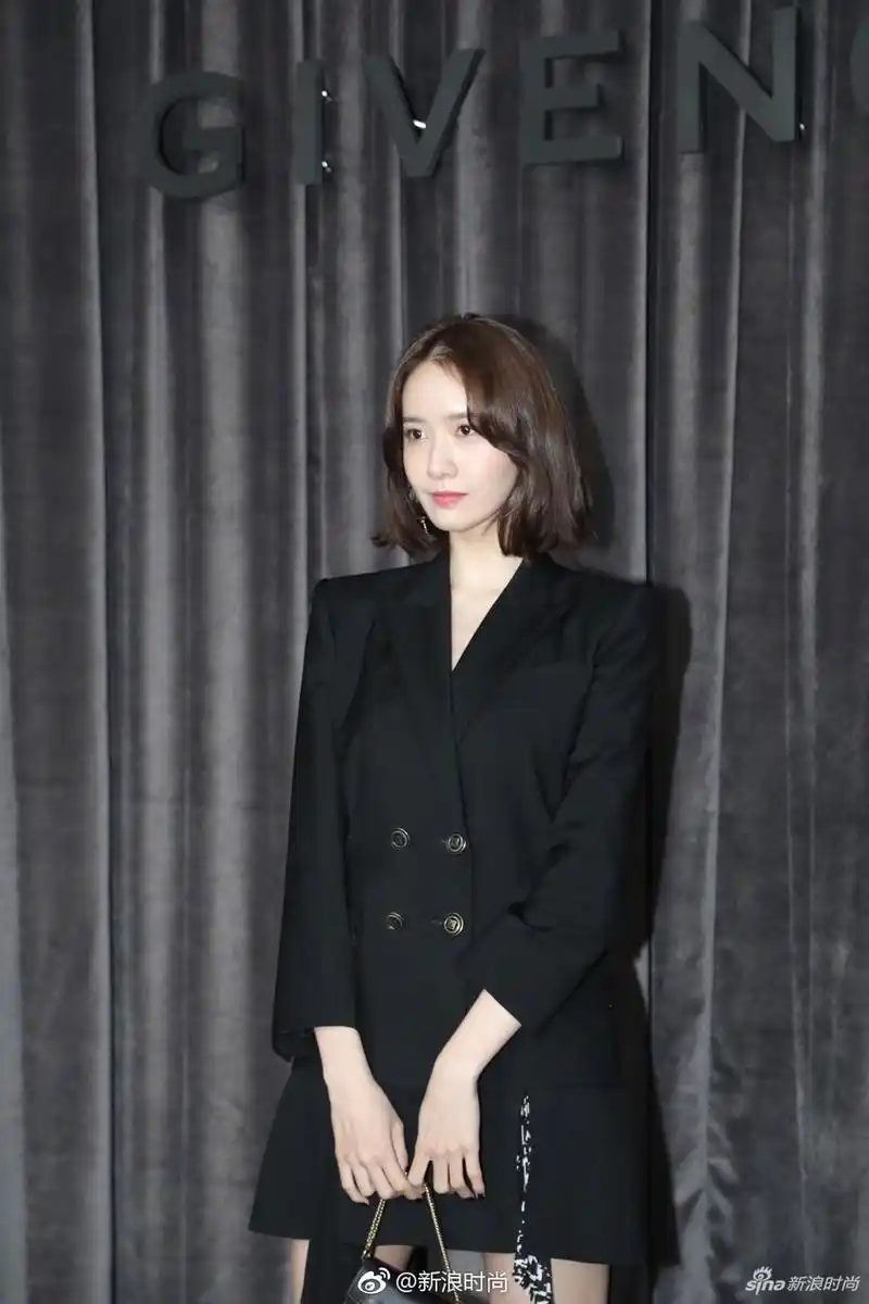 林允儿携手崔珉豪助阵givenchy大秀 一对高颜值看秀组合