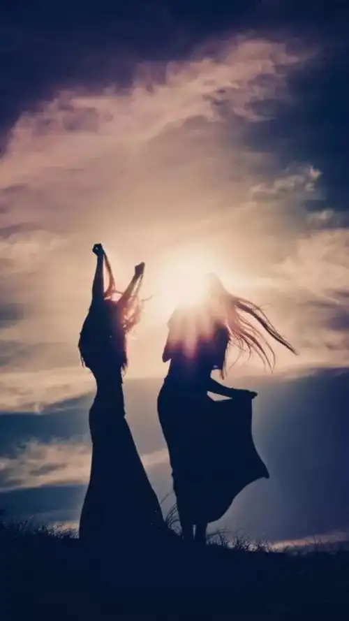 唯美闺蜜照 更多图片请关注新浪微博^_^每天更新哦@女生那些事style