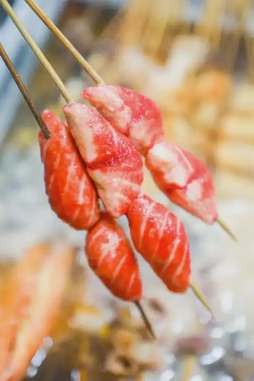 一口下去,满嘴的蟹肉味儿~还有超多款串串任你选择,鱼籽烧,龙虾排