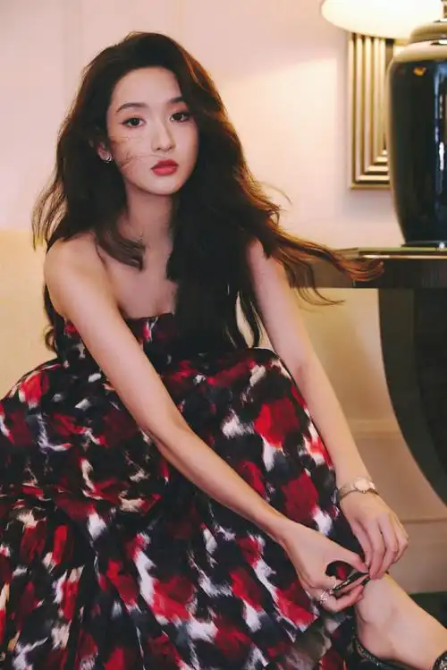 【王玉雯】90:银色水钻一字带高跟凉鞋