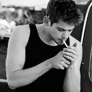 沧桑胡子大叔头像帅气成熟的欧美沧桑胡子大叔头像