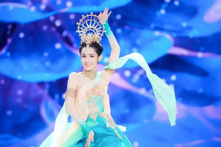 很多新剧美女,都非常受欢迎,比如迪丽热巴,古力娜扎,佟丽娅,麦迪娜等