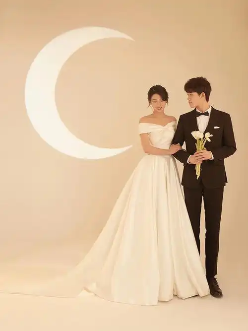 浪漫月光爱意漫溢温柔好看的婚纱照推荐