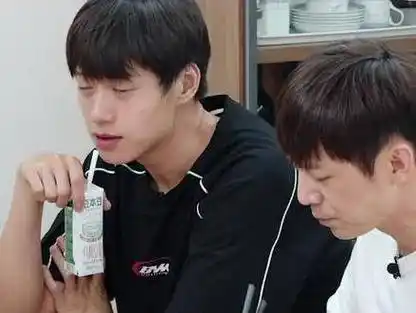 何炅机智反应也太厉害了|魏大勋|何炅_新浪新闻