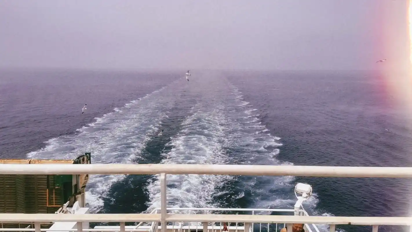 坐船也是一种享受哦,感受大海的呼吸!*^o^* - 抖音